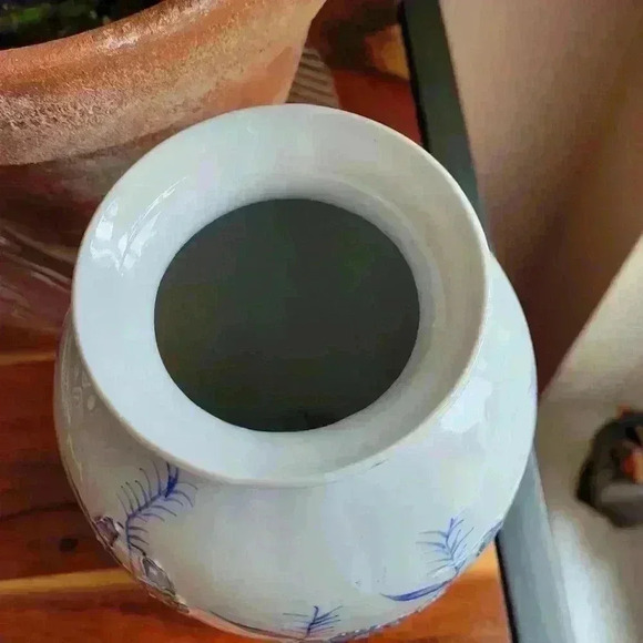 Asian Vase White & Blue Porcelain Floral, Leaf Motif Vase Mid 20th Century - Picture 7 of 17